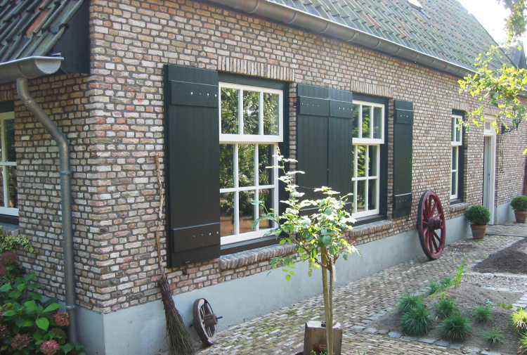 old handmade 'ijsselsteentjes'